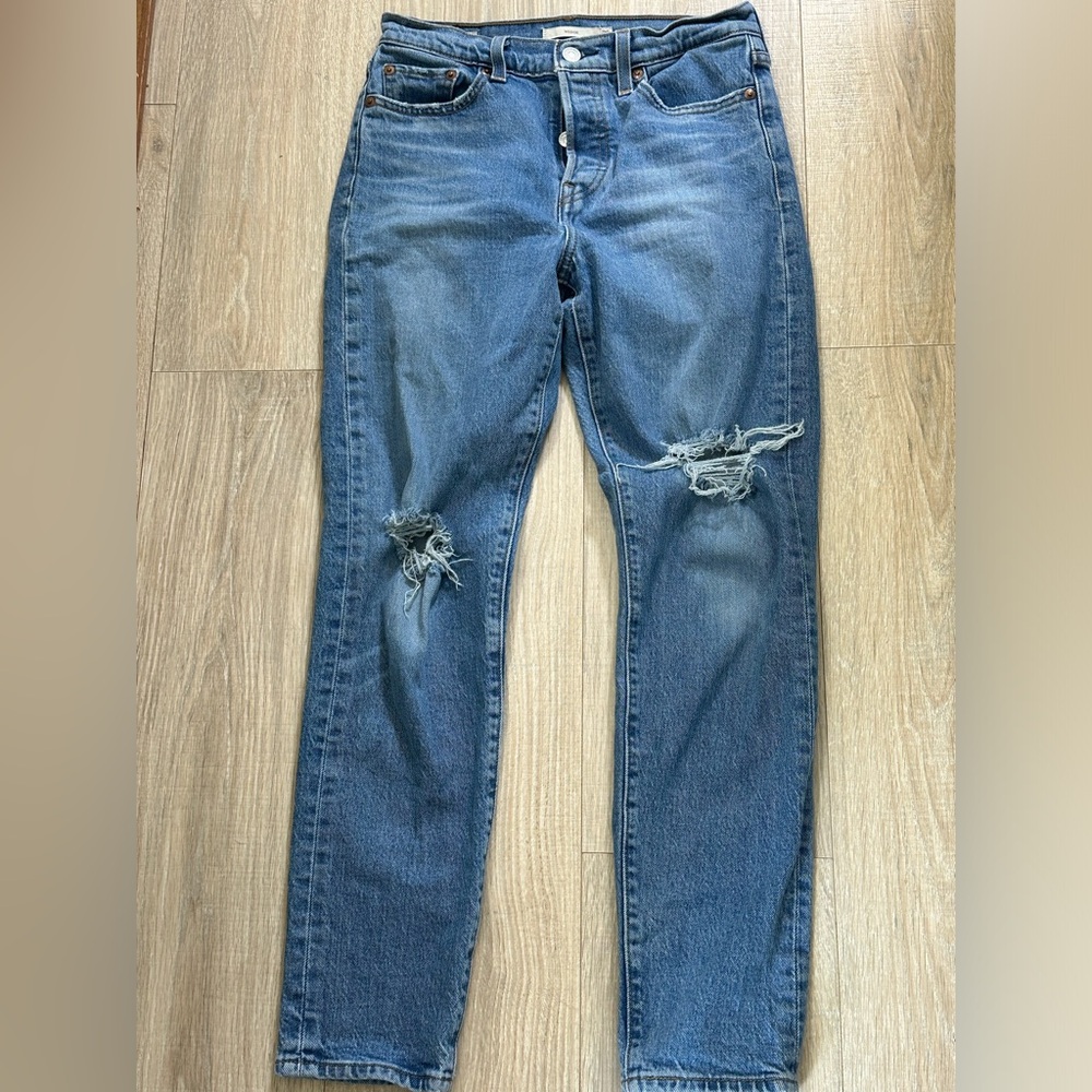 Women’s Blue Distressed Jeans